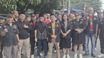 DPC GRIB Jaya Medan Bersama PAC GRIB Jaya Medan Petisah Gelar Jumat Berkah, Ratusan Warga dan Jemaah Masjid Al Hasanah Terima Nasi Kotak
